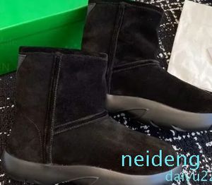 Nuevas botas de nieve de diseñador de lujo de gamuza de invierno piel de calidad superior plataforma esquila botines peludos y esponjosos zapatos de lana cálidos mujeres marrón negro