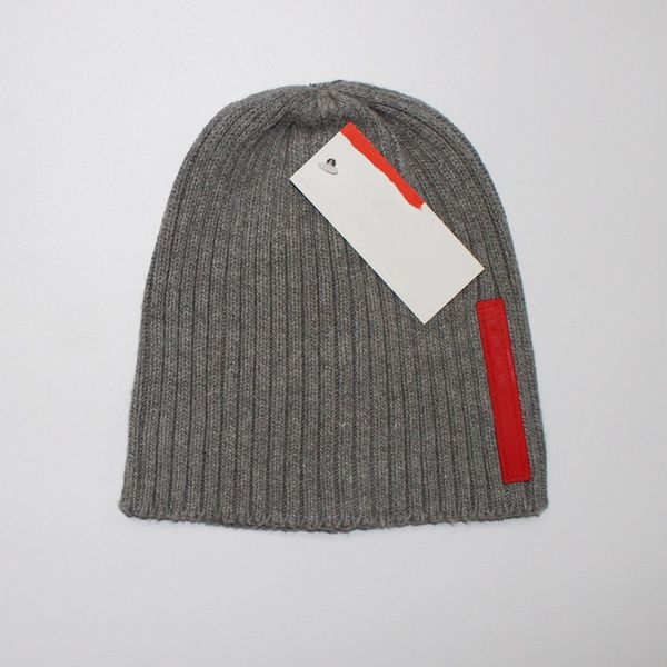 Nuevos hombres de invierno Sombrero de punto Marca Sombreros cálidos Diseñador de punto Gorros Algodón Casual Colores rojos Beanie Regalo de Navidad