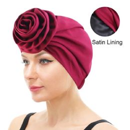 Nieuwe vrouwen grote bloemen moslim tulband satijnen voering hoofd wrap hijab slaapavond hoed chemo dop elastische beanie dames bandana hoofdtoets