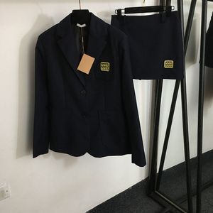 Nouvelles femmes Blazer Robe Tenues Leigner Designer Suit formel à manches longues Navy Elegant Blazers Jacket Skirts