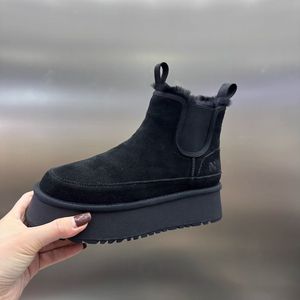 Nouvelles femmes bottes Snow Boot brun noir classique élastique Coton Coton Fur Fur Anti-Slide Ladies Bottises Outdoor Winter Warm Woman Chaussures 35-40