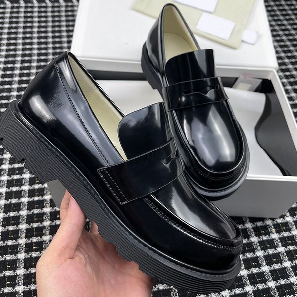 Nuevo diseñador de mujer estilo preppy Chica Lolita JK Zapatos Mocasines Mujeres Estudiantes Cuero cepillado Tacones medios Mocasines Zapatos poco profundos Estilo japonés Zapatos lindos para niñas Tamaño 35-41