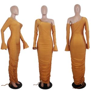 Nieuwe damesontwerperskleding 2024 jurk mode effen kleur trompetmouw off-shoulder geplooid