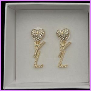 Nieuwe vrouwen diamanten oorbellen ontwerper dames letters goud oorbel hartontwerpers sieraden hoogwaardige heren voor geschenken feest bruiloft d222 243m
