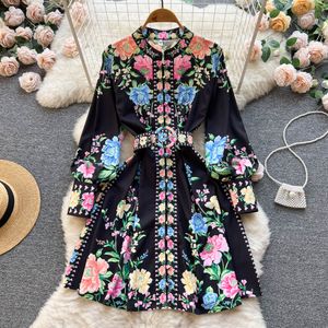 Nouvelles femmes robes d'été 2024 Piste de mode imprimable florale Robe bohème o-cou de lanterne longue boutons à manches