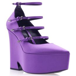 Nouvelles femmes dames 2024 Cuir satin Super High Heel Chaussures Pumps Pumps Pine Gâteau épais Bottom Sexy Dance Party Buckle Robe Marié Jane Band étroite 9275