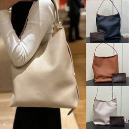 Nuevas mujeres Low Key Hobo Bag Play Bag Designer Luxury Leather Bolso de cuero Ganning Hardware Gold Hardware Bag Store Crossbody Bolso