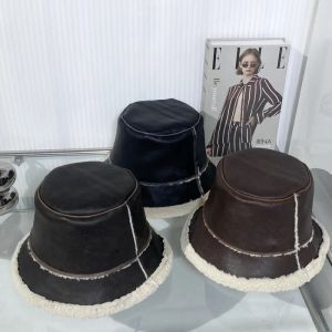 Nouveau femmes hommes chaud en cuir bonnet chapeau casquette garçon fille automne hiver dame décontracté chaud cachemire casquette mode luxe chapeau pour femmes hommes