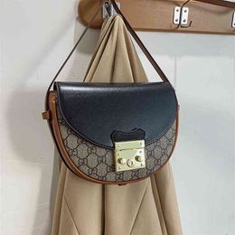 nouveau sac pour femme demi-ronde en cuir Messenger Bag sling épaule Mini lettre sac à main de selle