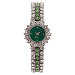 Nouveau Bracelet coloré pour femmes, montre anglaise incrustée de mode, plein