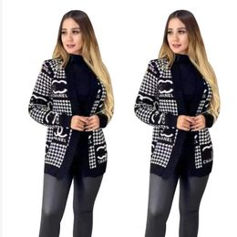 Nieuwe damesontwerper klassieke mode losse gebreide trui truien vesten vrouwelijke bedrukte halflange jas in Franse stijl jaskleding