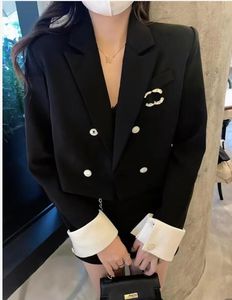 Nouvelle mode féminine vestes courtes designer robe de soirée de luxe blazer col à revers double boucles en métal manteau d'extérieur cardigan printemps veste d'automne petit costume à