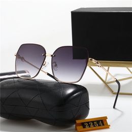 Nouvelles lunettes de soleil de mode progressive pour femmes lunettes de soleil en métal à lentille océanique 2254