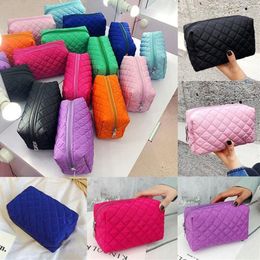 Nueva bolsa de maquillaje impermeable de nailon para mujer, bolsas de cosméticos a cuadros a la moda, bolsa de viaje, organizador de artículos de tocador, almacenamiento con cremallera Ba287Y