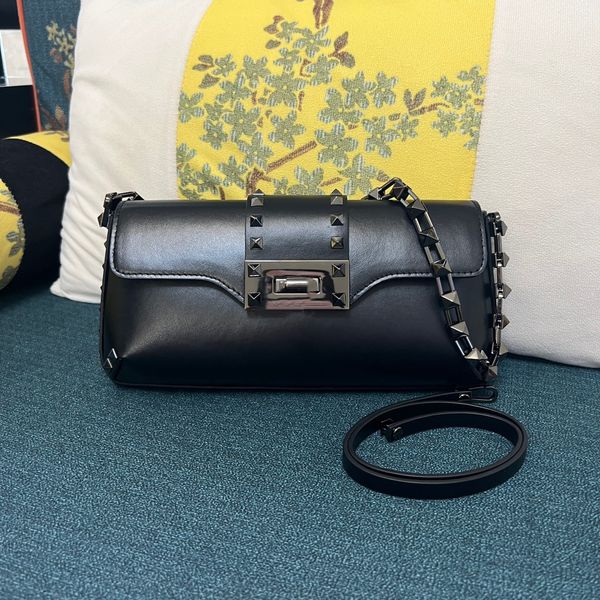 Nouveau sac à bandoulière pour femme Sac à bandoulière de qualité personnalisée haut de gamme Pochette en peau de vache Sangle en chaîne reliée dans une variété de couleurs disponibles tendances de la mode