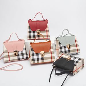 Nieuwe damesschoudertas Streep handtas Messenger Bag Stijl Vrouwelijke tas Vintage tas Trendontwerp