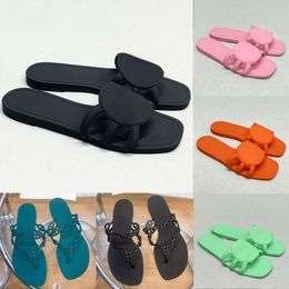 Nouvelles femmes pantoufles sandales d'été Designer glissades mode sexy chaussures de plage décontractée réconfort plates plates avec boîte 322