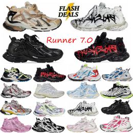 Chaussures de créateurs Runners 7.0 Hommes Robe Chaussures Graffiti Noir Fluo Vert Bourgogne Cuir Gris Gratuit Gris Clair Violet Néon Jaune Blanc Marque De Luxe Femmes Hommes Baskets