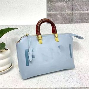 Nouveau sac pour femmes Fashion haut de gamme Broidered Tote Sac Crossbody Small Bag Fashion Fashion Sac de banlieue polyvalent 2024