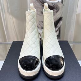 Nouvelles bottes à plateforme pour femmes Designer de luxe Classique Diamant Treillis Lettre Logo Renforcé Martin Bottes En Peau De Mouton Intérieur Talon Épais Anti Diapositives Dames Marque Bottines