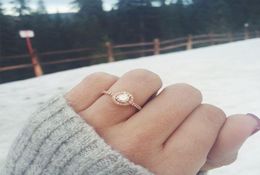 Neue Damenringe runder Edelstein Silber Verlobungsringe Schmuck simulierter Diamantring für Hochzeit5154369