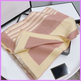 Nouvelle écharpe en laine Designer Foulards en soie de haute qualité Châle Écharpes Femmes Laine Mode Écharpe 4 Saison Foulard De Luxe Silencieux Hommes D2111264F