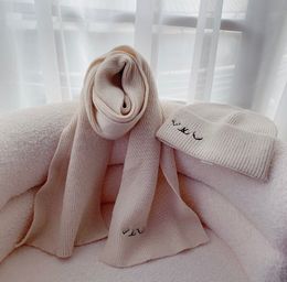 Nieuwe wollen sjaal muts set voor vrouw mannen Hoge kwaliteit winter klassieke designer hoeden sjaals sets gebreide schal muts brief borduurwerk mutsen sjaals met doos