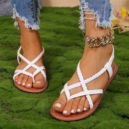 Nuevas sandalias planas con punta de sandalia con correa tejida para mujer sandalia de verano con color sólido elástico 240228