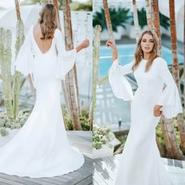 Robes de mariée sirène en crêpe simples élégantes du nouvel an avec manches évasées encolure dégagée dos en V jardin robes de mariée de style campagnard informel modeste 2022