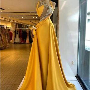 Elegantes vestidos de noche de sirena de lujo amarillos de año nuevo con cuentas plisadas Apliques de encaje Top Illusion Vestidos de baile Satén Fruncido Vestido de fiesta formal Vestido De Novia