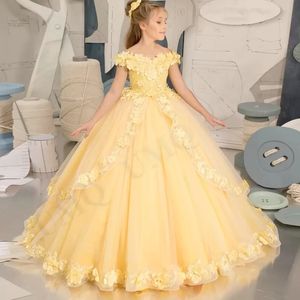 Nuevo amarillo fuera del hombro vestido de niña de las flores plisado cumpleaños vestidos de fiesta de boda disfraces primera comunión calidad alta gota