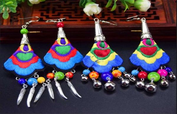 Pendientes étnicos de Nuevo Yunnan Pintas de imitación hechas a mano Pendientes de bordado silvestre Silver Jewelry Whole2072353