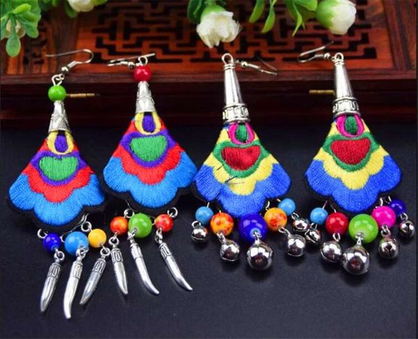 Pendientes étnicos de Nuevo Yunnan Pintas de imitación hechas a mano Pendientes de bordado salvaje Sily Jewelly