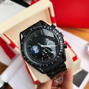 NEW2024 Tres puntadas Relojes de lujo para hombre Reloj de cuarzo Marca superior Reloj caliente Correa de acero inoxidable Hombres Accesorios de moda Estilo Ome01