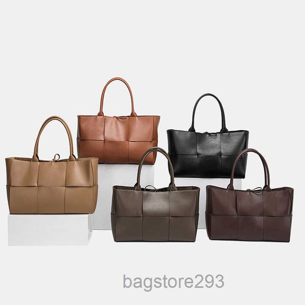 Totes de diseñador Classic Arco Baguette Totes Bag Bolsos cruzados de cuero de vaca trenzado Tejido con bolsos Opp cmcm