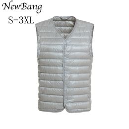 NewBang Hommes Vers Le Bas Gilet Ultra Léger Vers Le Bas Gilet Hommes V-cou Sans Manches Printemps Automne Gilet Hiver Sans Col Doublure Chaude 201130