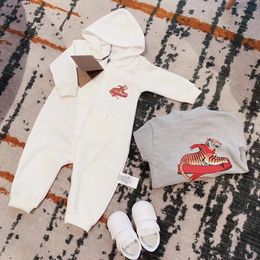 Pasgeboren babykleding romper designer tops kruipen jumpsuits baby onesie kleding casual capuchon pocket tijgerpatroon met letters