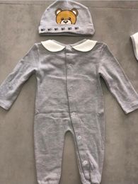 Pasgeboren babykleding romper designer tops kruipen jumpsuits baby onesie kleding casual capuchon speeksel handdoekberen met letters luxe