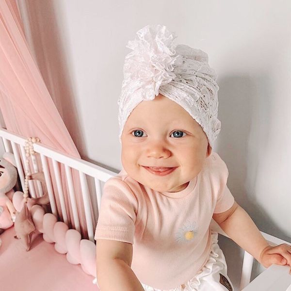 Sombreros de turbante de encaje de flores para bebés recién nacidos Gorro de gorro para niños pequeños Regalo de ducha Accesorios de fotos rosa, blanco, gris