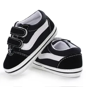 Pasgeboren babymeisje Boy Soft Sole Shoe Anti Slip Canvas Sneaker Trainers Prewalker Black White 0-18m First Walker-schoenen