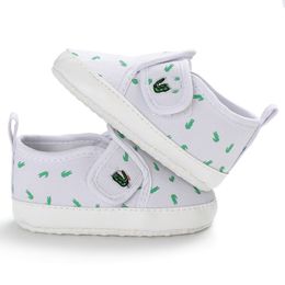 Pasgeboren babymeisjes jongens schoenen lente katoenen zachte sole slip-on flat ondiepe sneakers first walkers peuter schoenen