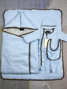 Kit para bebé recién nacido Mamelucos de diseño de algodón acolchado + mantas envolventes Saco de dormir Moda Bebés monos con letras sombreros Baberos suaves Ropa para niños mameluco