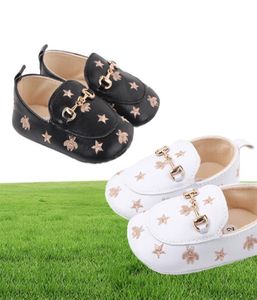 Nouveau-né bébé chaussures classique brodé bébé chaussures décontractées bébé chaussures semelle souple antidérapant enfant en bas âge premiers Walkers9304084