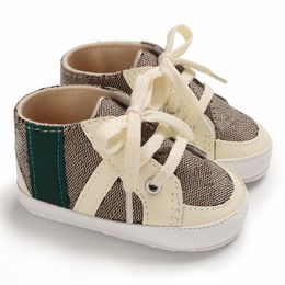 Chaussures de bébé nouveau-né Baskets de sport classiques Chaussures décontractées Semelle souple Prewalker Toddler First Walkers