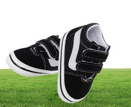 Chaussures pour bébé nouveau-né fille Boy Soft Sole Shoe Anti Slip Toile Trainers Sneaker Préwalker Black White 018m First Walker Shoes6416850