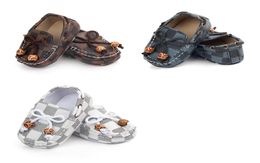 Chaussures pour bébé nouveau-né Soft Sole Enfant First Walkers Grid Footwear Classic Filles Boys Boys Le cuir chaussures Peas Shoe6766611