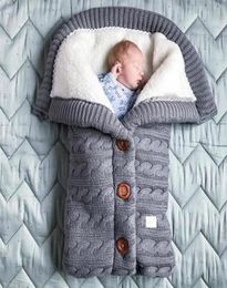 Nouveau-né bébé emmaillotage poussette Wrap hiver chaud sacs de couchage infantile bouton tricot lange d'emmaillotage enfant en bas âge couverture sacs de couchage LJ2017435061