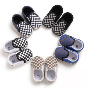 Pasgeboren jongens meisjes eerste wandelaars babyschoenen geruite baby klassieke casual schoenen slipon prewalker trainers 018M5109893