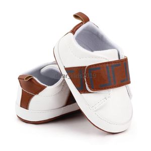 Pasgeboren eerste wandelaars Classic Baby Shoes Girls Boys Pu Leather Crib Shoes Soft Sole Infant Kids Sneakers
