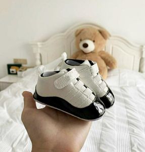 Pasgeboren First Walkers babyschoenen Designer Kinder Baby Sneakers Jongens Meisjes Soft Bottom ademend Sports Peuter Shoe